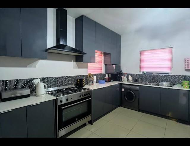 3 BEDROOM TOWNHOUSE FOR SALE IN PARKLANDS